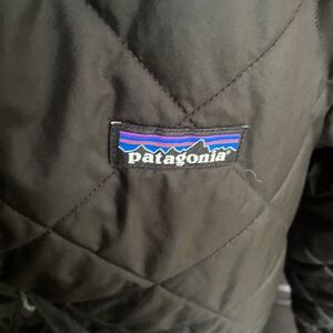 Patagonia mens quilted bomber jacket. Black size M